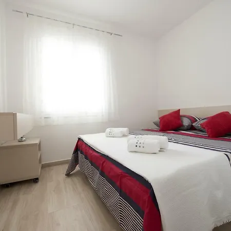 Bonus And Private Parking Apartment