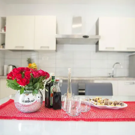 Bonus And Private Parking Apartment