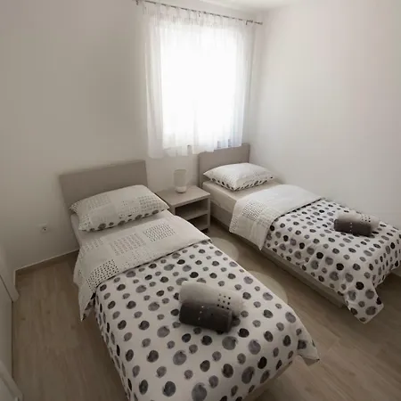 Bonus And Private Parking Apartment *