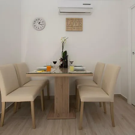 Bonus And Private Parking Apartment *