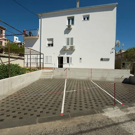 Bonus And Private Parking Daire