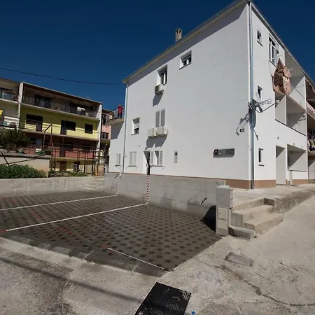 Daire Bonus And Private Parking *