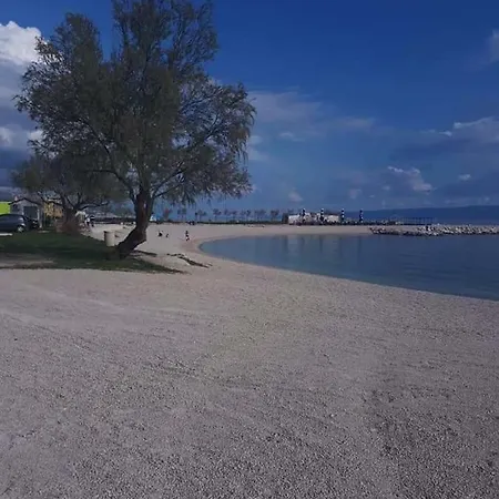 Bonus And Private Parking 아파트 *